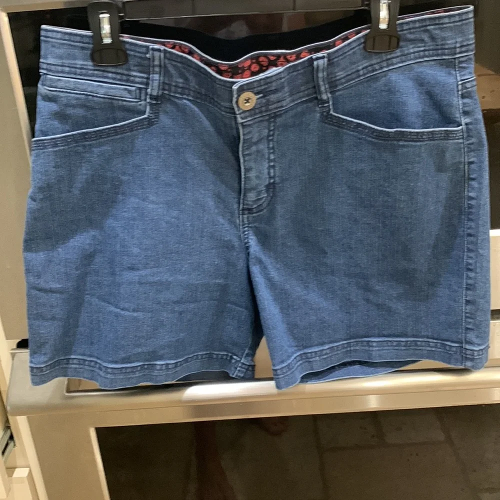 NWOT Lee sinuous soft size 14 medium tummy control waist denim shorts. - Picture 8 of 12